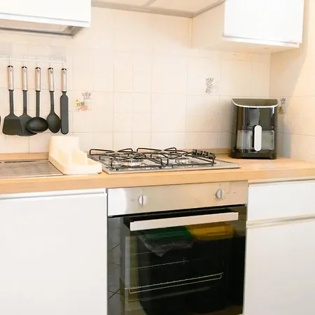 Prázdninový dům Levante Eight Sea View Apartment *