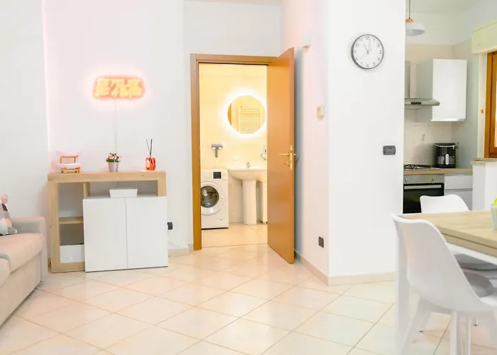 Prázdninový dům Levante Eight Sea View Apartment *