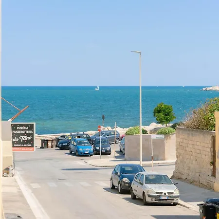 Levante Eight Sea View Апартаменти *